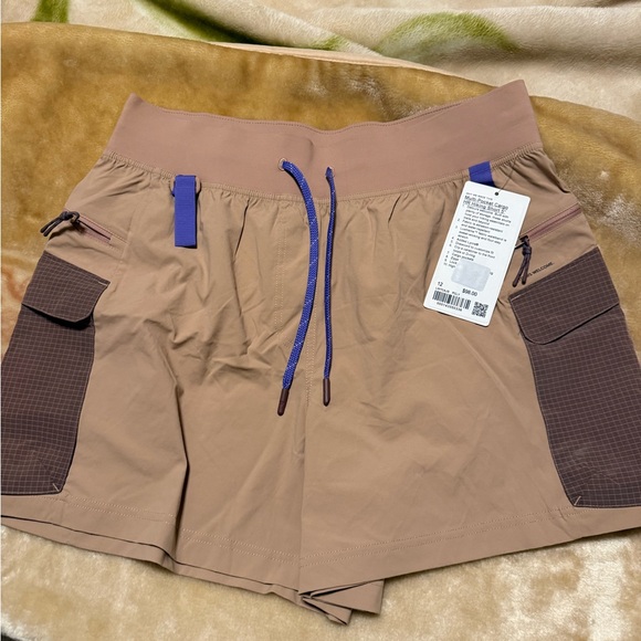 NWT Lululemon hiking shorts size 12 - Picture 3 of 6